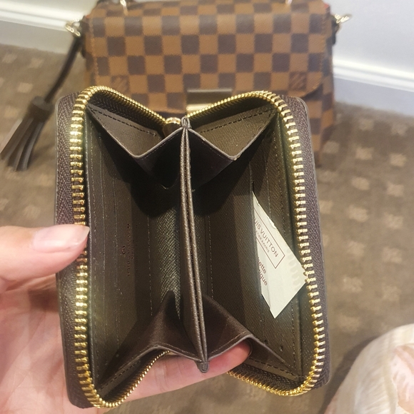 Lv cross body and wallet - Picture 4 of 4